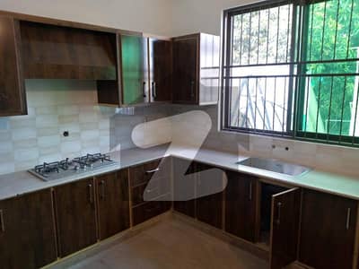 10 Marla Double Storey House For Rent Facing Park