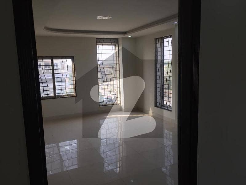 Flat Of 700 Square Feet In Walayat Colony Is Available