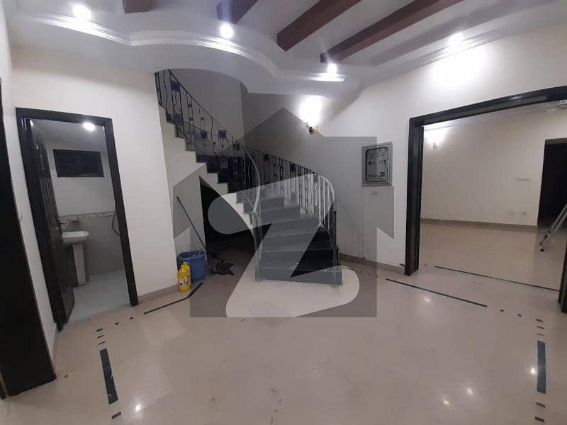 ڈی ایچ اے فیز 5 ڈیفنس (ڈی ایچ اے) لاہور میں 3 کمروں کا 1 کنال زیریں پورشن 1.15 لاکھ میں کرایہ پر دستیاب ہے۔