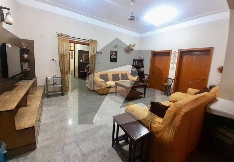 ایم ایم عالم روڈ گلبرگ لاہور میں 3 کمروں کا 10 مرلہ مکان 1.5 لاکھ میں کرایہ پر دستیاب ہے۔