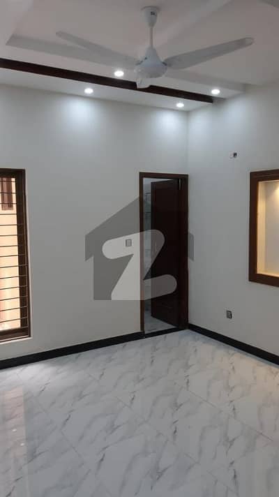 کینال گارڈن ۔ بلاک سی کینال گارڈن لاہور میں 4 کمروں کا 5 مرلہ مکان 1.65 کروڑ میں برائے فروخت۔