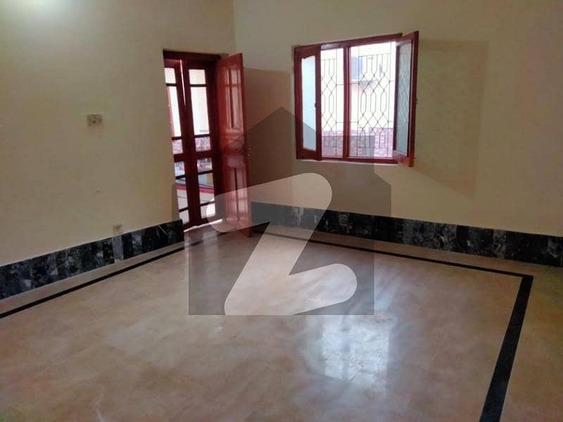 صادق آباد راولپنڈی میں 6 کمروں کا 6 مرلہ مکان 2 کروڑ میں برائے فروخت۔