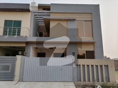 5 Marla House For rent In The Perfect Location Of Grand Avenue Housing Scheme - Block B