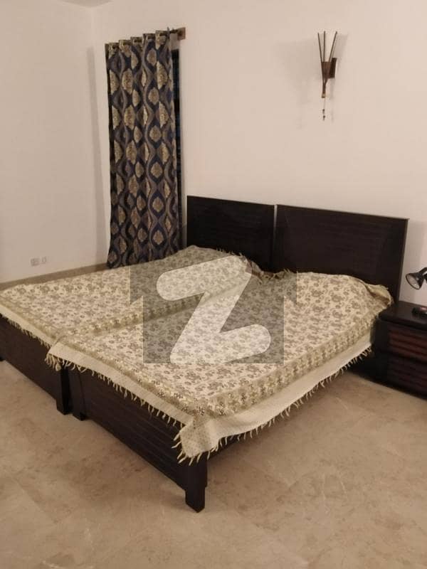 E, 11 Room Available For Rent