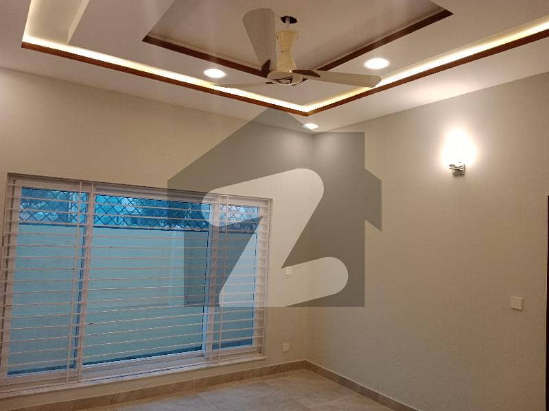 8 Marla Good Location Near To Park Upper Portion For Rent