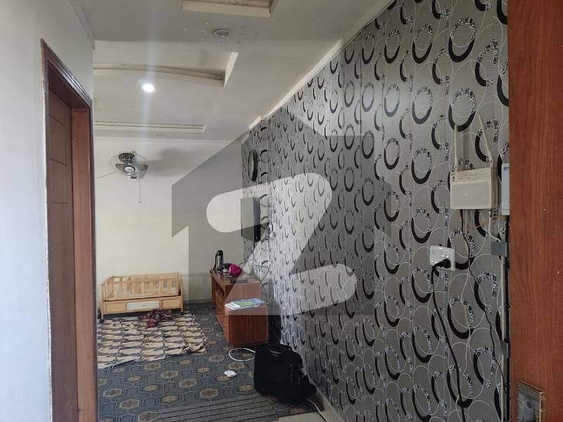 سوان گارڈن اسلام آباد میں 3 کمروں کا 6 مرلہ فلیٹ 67 لاکھ میں برائے فروخت۔