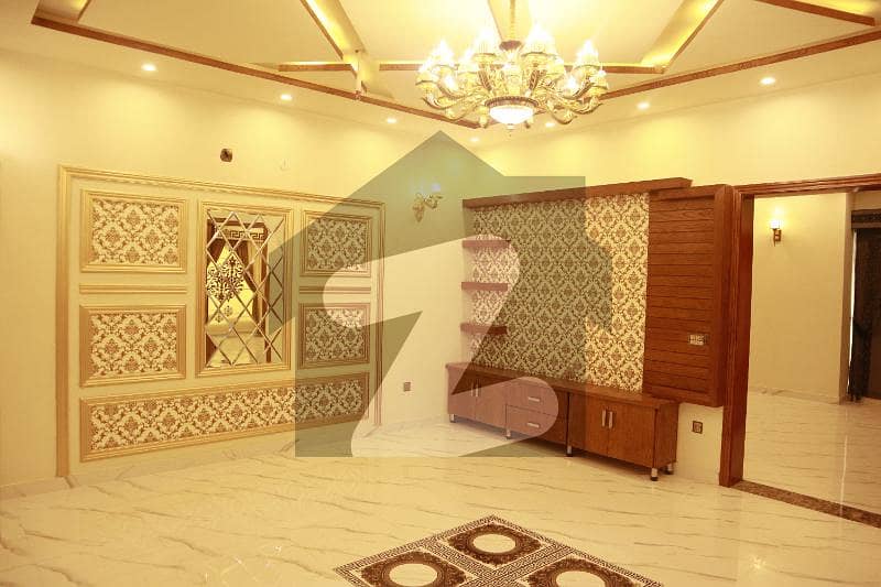او پی ایف ہاؤسنگ سکیم لاہور میں 5 کمروں کا 10 مرلہ مکان 3.85 کروڑ میں برائے فروخت۔