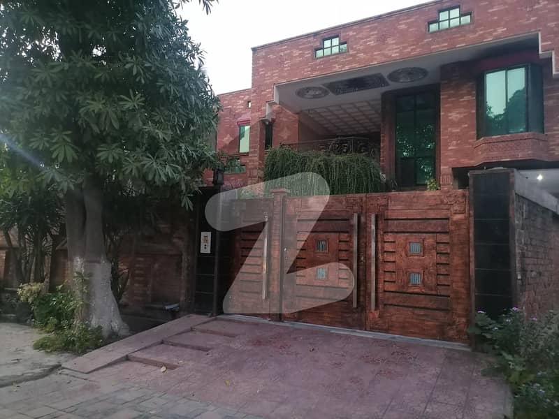 Centrally Located Upper Portion For rent In Wapda Town Available
