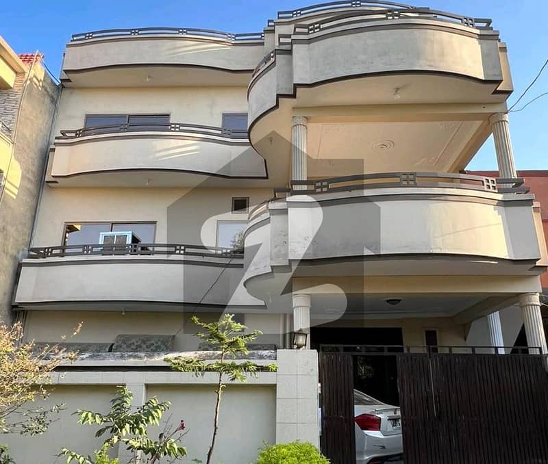 کلفٹن ٹاؤن شپ راولپنڈی میں 7 کمروں کا 10 مرلہ مکان 2.5 کروڑ میں برائے فروخت۔