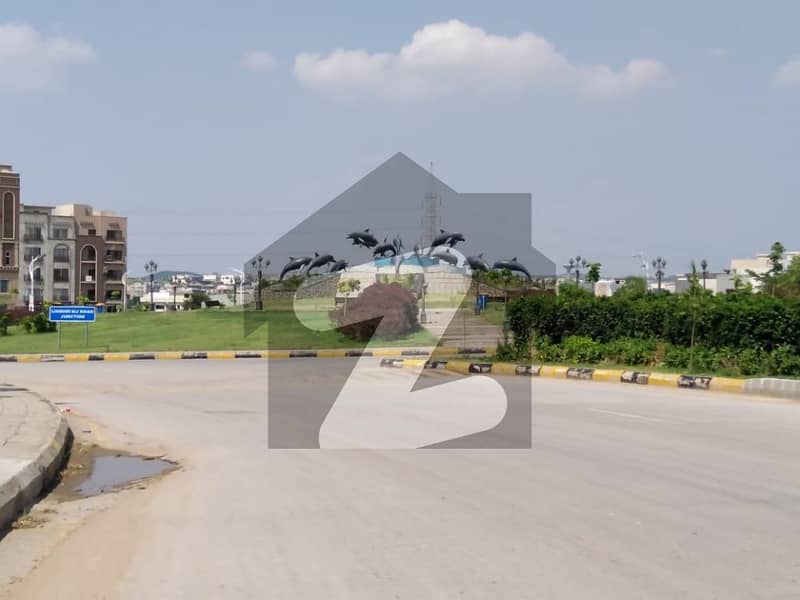 In Bahria Town Phase 8 - Block E 8 Marla Commercial Plot For sale