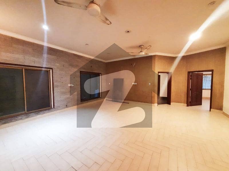 ویلینشیاء ہاؤسنگ سوسائٹی لاہور میں 5 کمروں کا 1.1 کنال مکان 5.45 کروڑ میں برائے فروخت۔