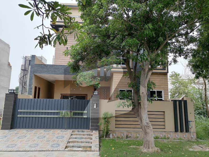 Spacious 10 Marla House Available For sale In Wapda City - Block K