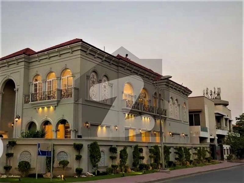 بحریہ ٹاؤن گلبہار بلاک بحریہ ٹاؤن سیکٹر سی بحریہ ٹاؤن لاہور میں 6 کمروں کا 1.05 کنال مکان 11 کروڑ میں برائے فروخت۔
