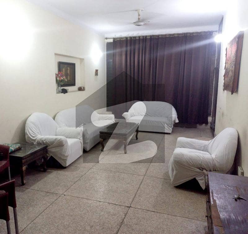 ماڈل ٹاؤن ۔ بلاک ایل ماڈل ٹاؤن لاہور میں 5 کمروں کا 10 مرلہ مکان 3.5 کروڑ میں برائے فروخت۔
