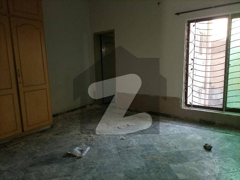 پنجاب گورنمنٹ ایمپلائیز سوسائٹی لاہور میں 6 کمروں کا 7 مرلہ مکان 2.25 کروڑ میں برائے فروخت۔
