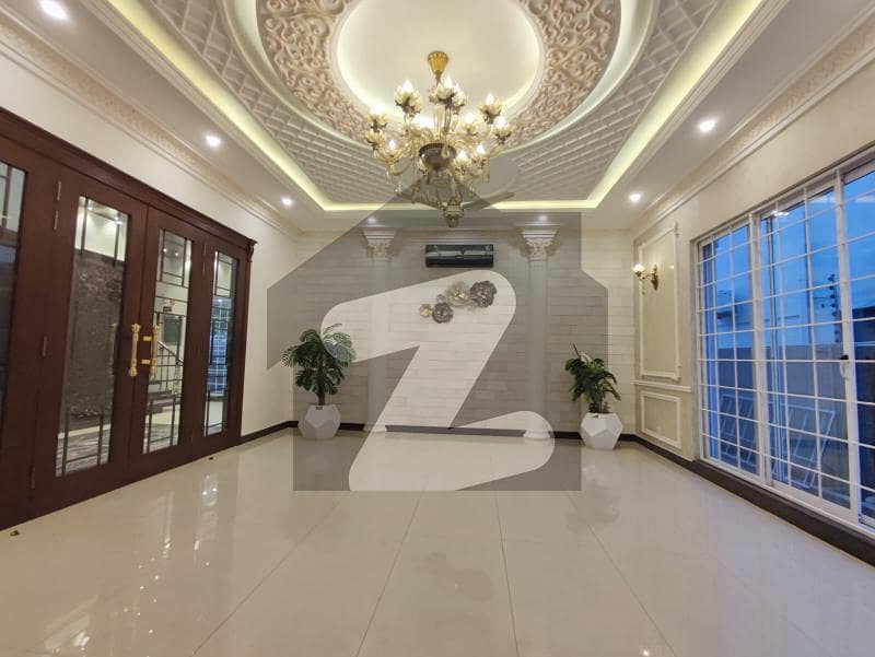 ڈی ایچ اے فیز 8 سابقہ ​​پارک ویو ڈی ایچ اے فیز 8 ڈی ایچ اے ڈیفینس لاہور میں 6 کمروں کا 2 کنال مکان 20 کروڑ میں برائے فروخت۔