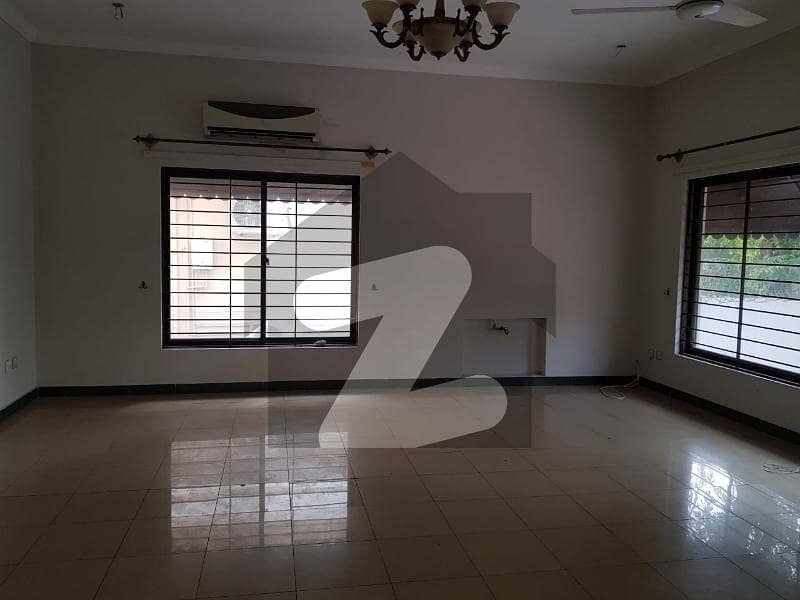 1 kanal 3 stories house for rent