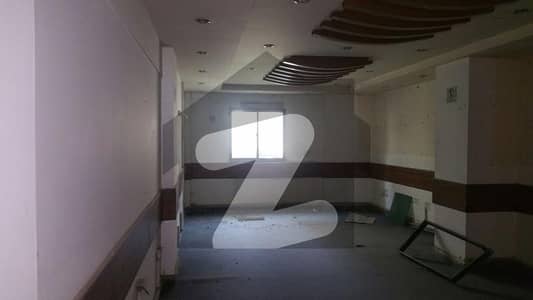 شہید ملت ایکسپریس وے کراچی میں 8 کمروں کا 2.67 کنال دفتر 5 لاکھ میں کرایہ پر دستیاب ہے۔