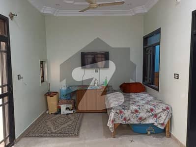 شاه میر ریزیڈنسی یونیورسٹی روڈ کراچی میں 4 کمروں کا 5 مرلہ مکان 1.75 کروڑ میں برائے فروخت۔