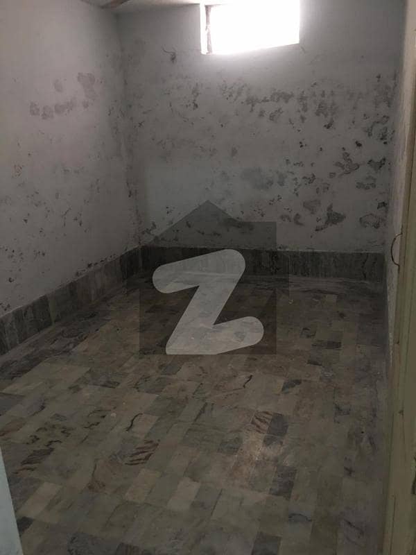 حیات آباد فیز 6 - ایف10 حیات آباد فیز 6 حیات آباد پشاور میں 5 کمروں کا 4 مرلہ مکان 40 ہزار میں کرایہ پر دستیاب ہے۔