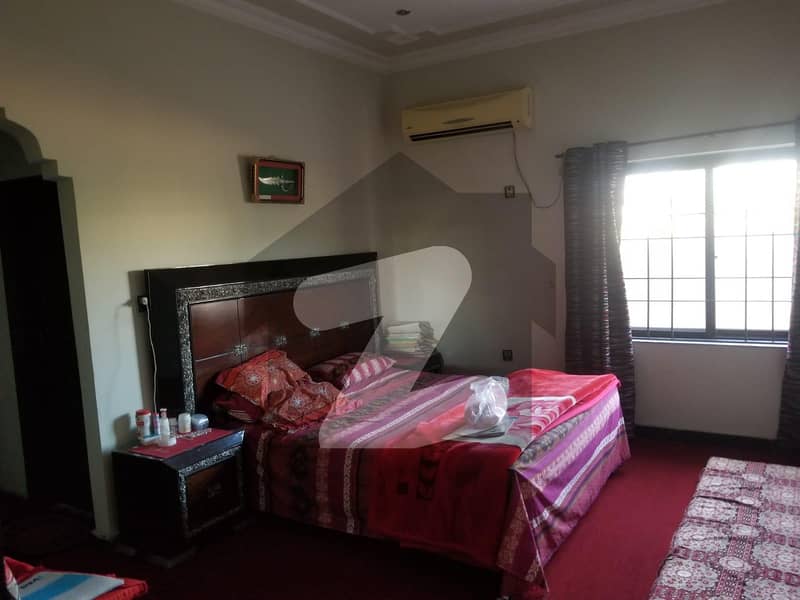 10 Marla House In Only Rs. 56,000,000