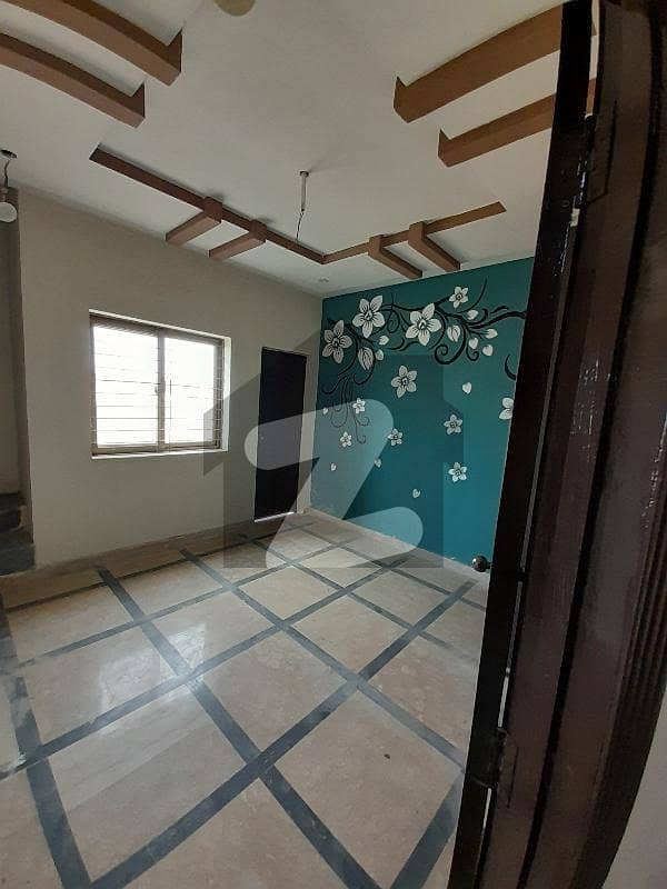 آئی بی ایل ہاؤسنگ سکیم لاہور میں 3 کمروں کا 3 مرلہ مکان 18 ہزار میں کرایہ پر دستیاب ہے۔
