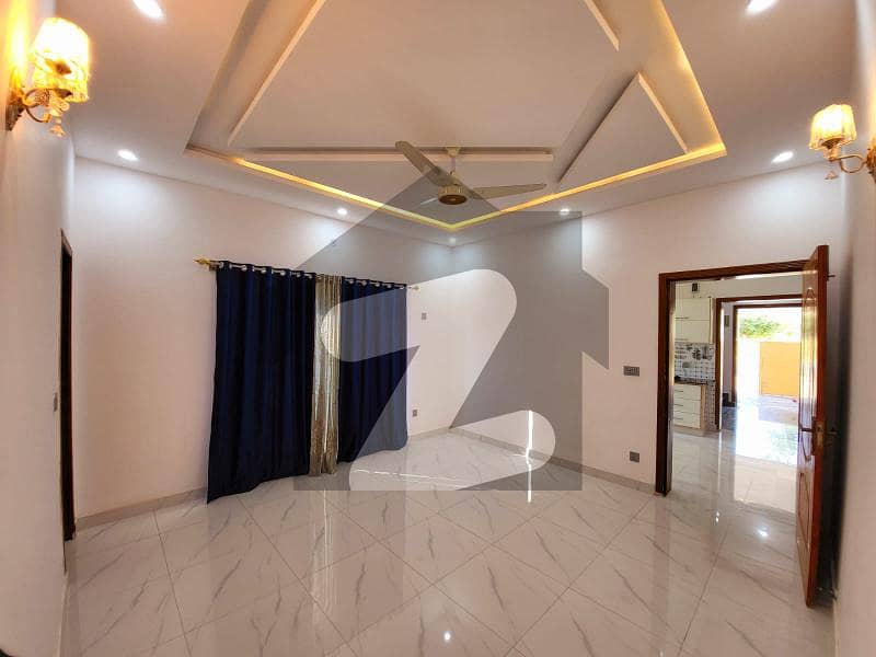 ٹاپ سٹی 1 - بلاک اے ٹاپ سٹی 1 اسلام آباد میں 7 کمروں کا 10 مرلہ مکان 4.6 کروڑ میں برائے فروخت۔