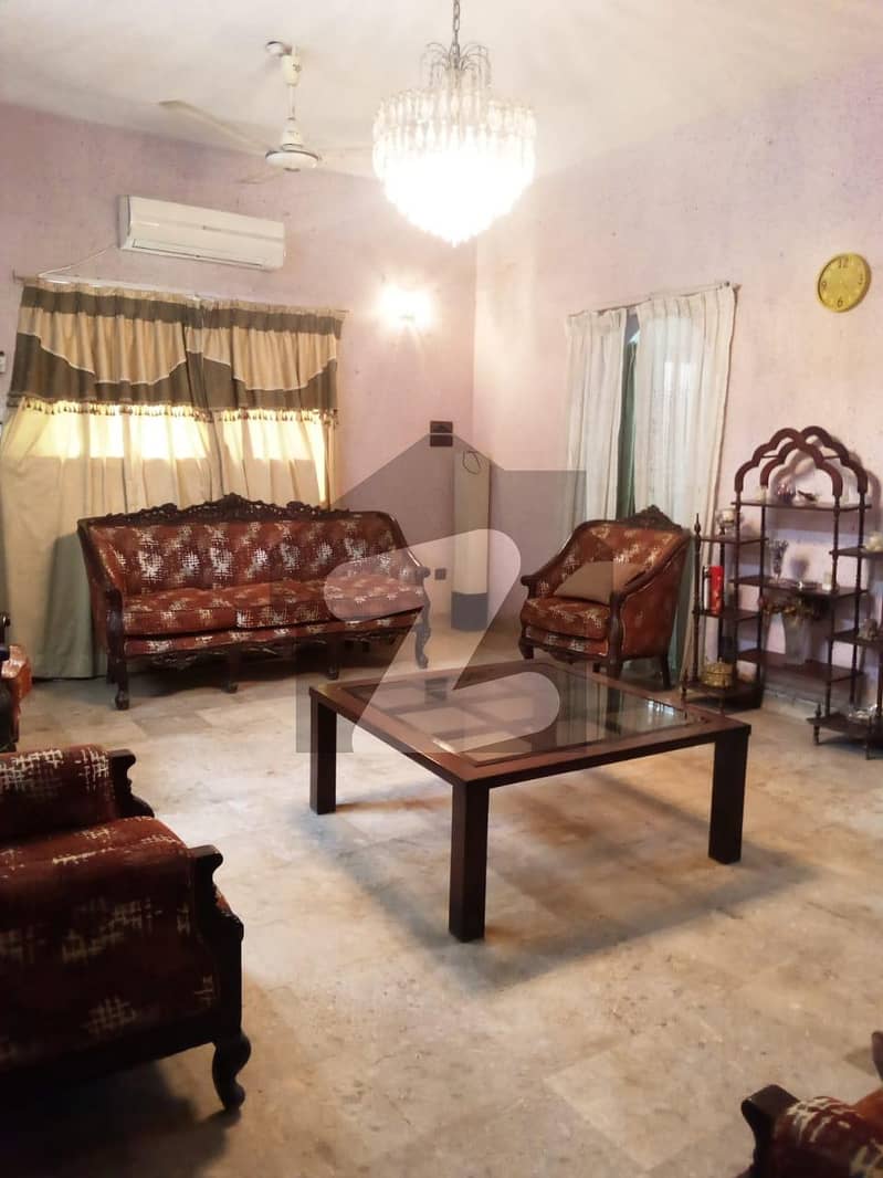 کلفٹن ۔ بلاک 8 کلفٹن کراچی میں 4 کمروں کا 17 مرلہ مکان 10.5 کروڑ میں برائے فروخت۔