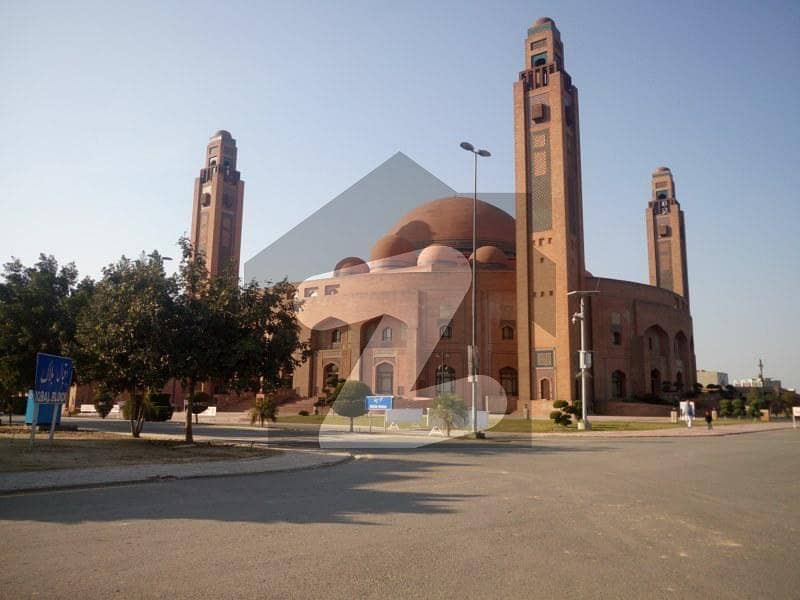بحریہ ٹاؤن ۔ بلاک سی سی بحریہ ٹاؤن سیکٹرڈی بحریہ ٹاؤن لاہور میں 2 مرلہ عمارت 3.5 کروڑ میں برائے فروخت۔