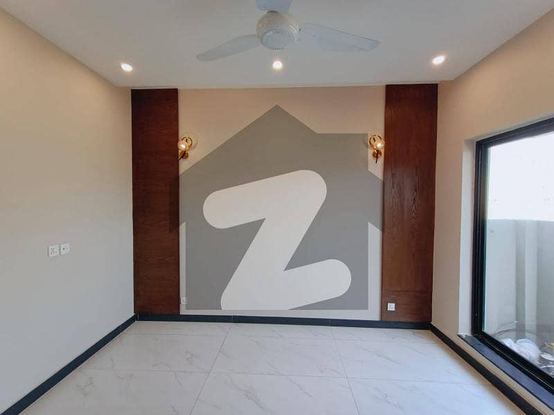 ڈی ایچ اے 9 ٹاؤن ۔ بلاک سی ڈی ایچ اے 9 ٹاؤن ڈیفنس (ڈی ایچ اے) لاہور میں 4 کمروں کا 8 مرلہ مکان 3.3 کروڑ میں برائے فروخت۔