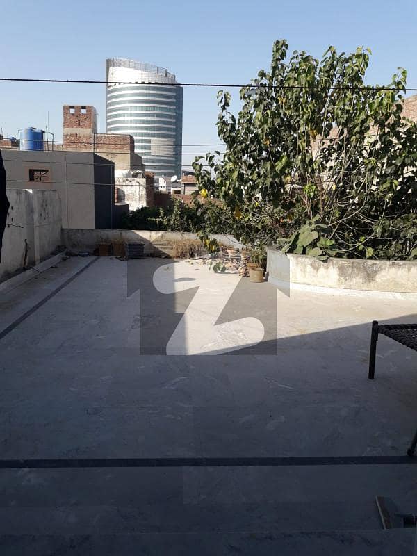 9 Marla Classical Used House Wide Garage, Solid Built For Sale In Bahar Colony Professor Road Near Arfa Kareem Tower Main Ferozpur Road Lahore