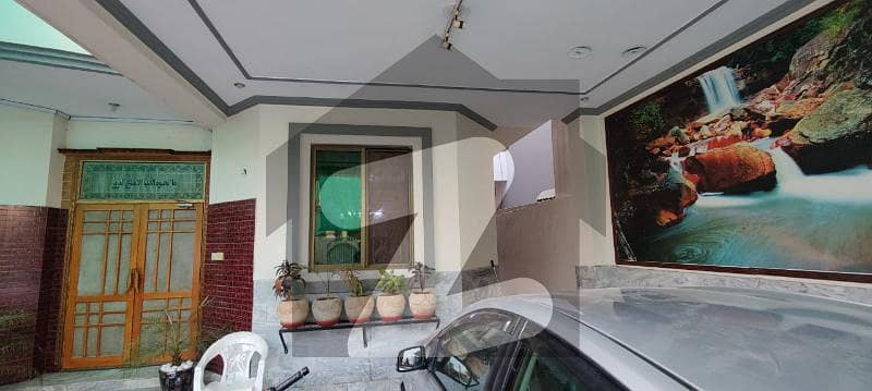 پی سی ایس آئی آر سٹاف کالونی لاہور میں 5 کمروں کا 1 کنال مکان 3.5 کروڑ میں برائے فروخت۔