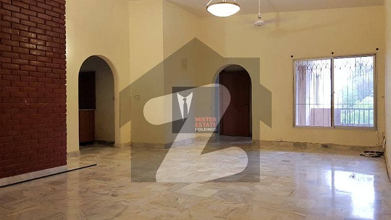 500 Yards 7 Beds Chic House Located Near Karsaz Off Tipu Sultan Road Suitable For Commercial Use