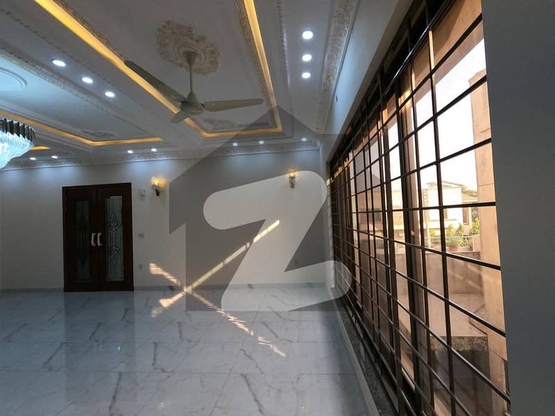 ویلینشیاء ۔ بلاک بی ویلینشیاء ہاؤسنگ سوسائٹی لاہور میں 5 کمروں کا 1 کنال مکان 7.25 کروڑ میں برائے فروخت۔