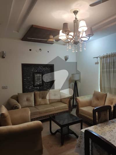 طارق گارڈنز لاہور میں 5 کمروں کا 10 مرلہ مکان 3.5 کروڑ میں برائے فروخت۔