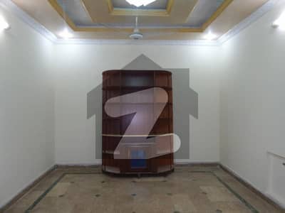 جی ۔ 14/4 جی ۔ 14 اسلام آباد میں 5 کمروں کا 11 مرلہ مکان 4.6 کروڑ میں برائے فروخت۔