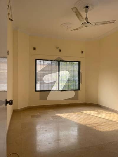 Well Maintained 2 Bed Dd 4 Rooms West Open Corner Portion With Roof On 1st Floor On 40 Feet Road In Most Elite Block 14 Of Gulistan-e-jauhar