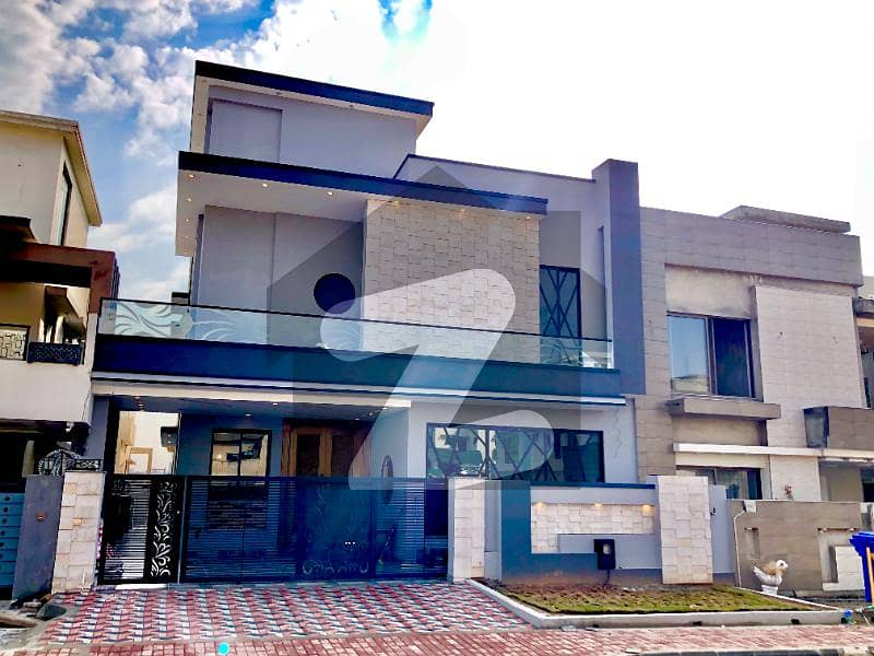 بحریہ ٹاؤن فیز 8 بحریہ ٹاؤن راولپنڈی راولپنڈی میں 5 کمروں کا 16 مرلہ مکان 4.5 کروڑ میں برائے فروخت۔