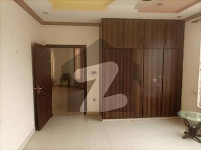 1 Kanal Upper Portion Is Available For Rent