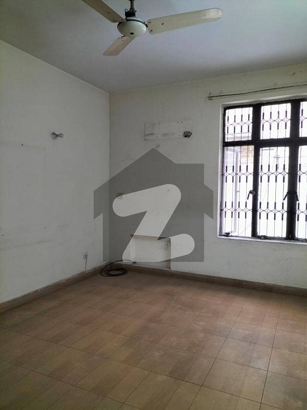 ڈی ایچ اے فیز 3 ڈیفنس (ڈی ایچ اے) لاہور میں 3 کمروں کا 1 کنال مکان 1.25 لاکھ میں کرایہ پر دستیاب ہے۔