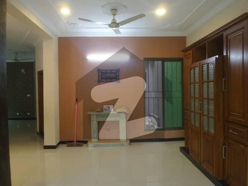 A 5400 Square Feet House In Islamabad Is On The Market For rent