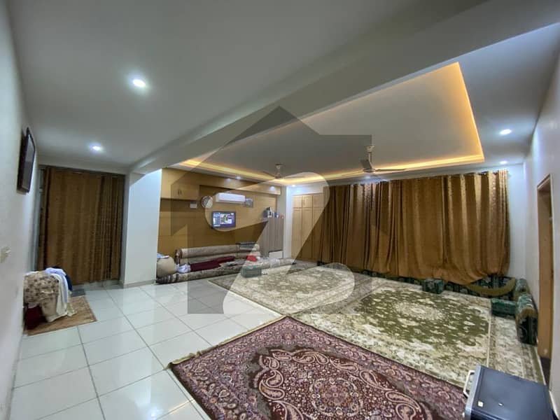 گلبرگ گرینز گلبرگ اسلام آباد میں 3 کمروں کا 14 مرلہ پینٹ ہاؤس 4.5 کروڑ میں برائے فروخت۔
