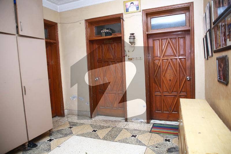 ماڈل ٹاؤن ۔ بلاک این ایکسٹینشن ماڈل ٹاؤن لاہور میں 6 کمروں کا 1 کنال مکان 5 کروڑ میں برائے فروخت۔