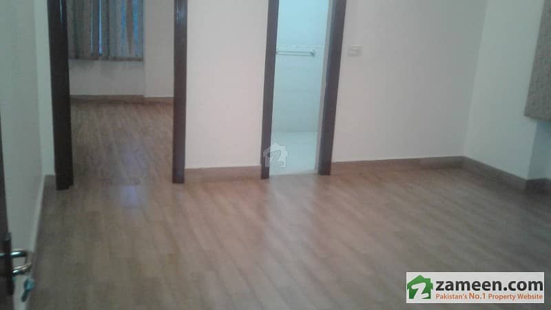 30 Marla Upper Portion 4 Bed Portion Is Available For Rent In GOR 1