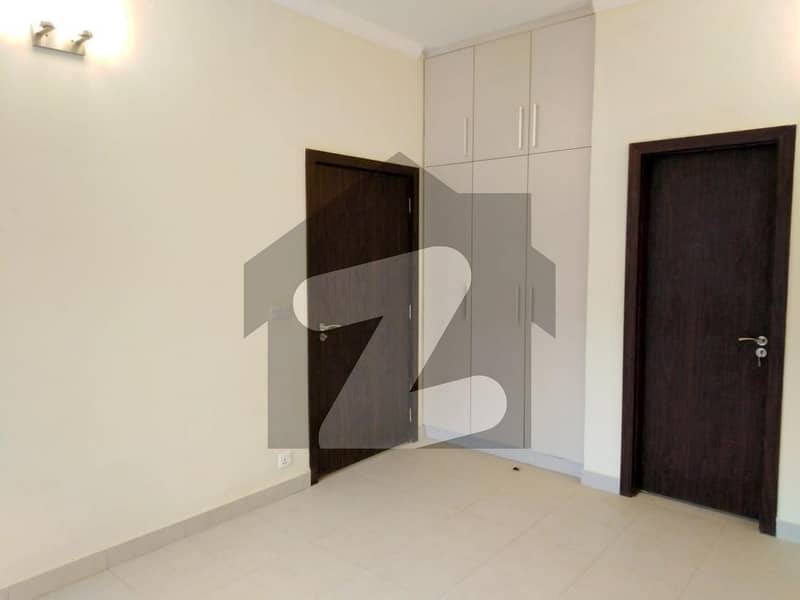 1400 Square Feet Flat For sale In Shaheed Millat Road