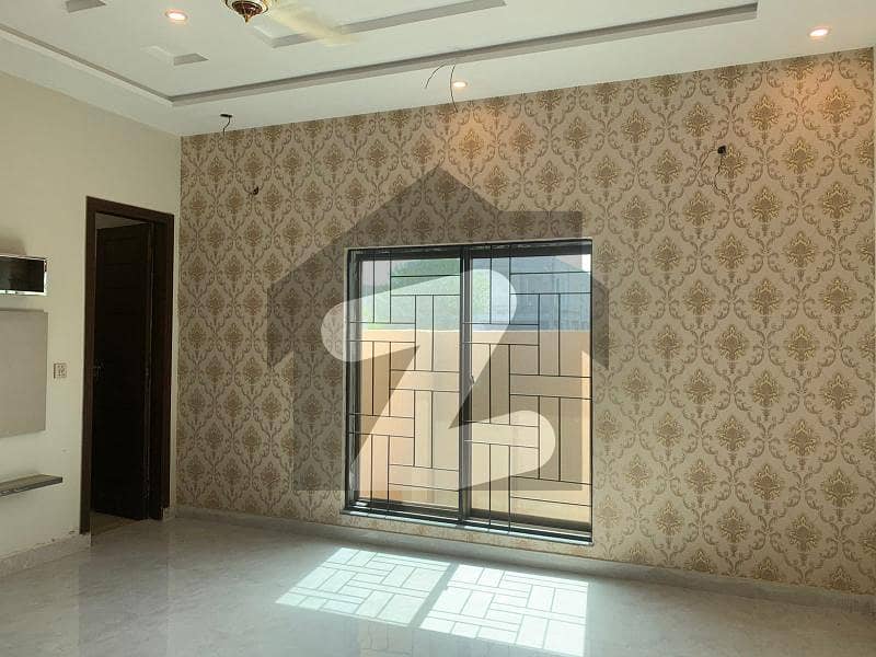 ایل ڈی اے ایوینیو ۔ بلاک سی ایل ڈی اے ایوینیو لاہور میں 5 کمروں کا 10 مرلہ مکان 2.3 کروڑ میں برائے فروخت۔