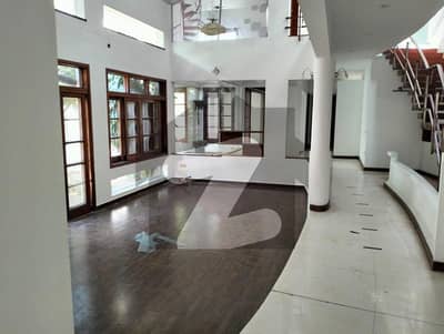 5 Bed Room, 1000 Sq. Yards Well Maintained Bungalow For Rent In Dha Phase 5 Karachi