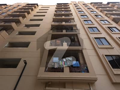 جناح ایونیو کراچی میں 3 کمروں کا 6 مرلہ فلیٹ 1.5 کروڑ میں برائے فروخت۔