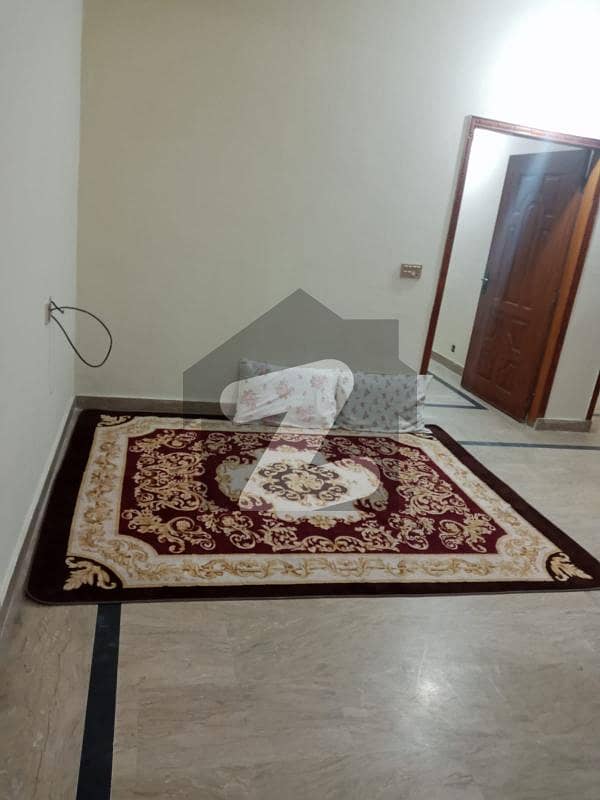 نواب ٹاؤن لاہور میں 2 کمروں کا 10 مرلہ بالائی پورشن 35 ہزار میں کرایہ پر دستیاب ہے۔