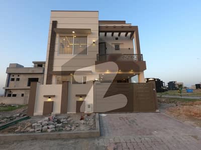 Prime Location Bahria Town Phase 8 - Block M House For sale Sized 5 Marla